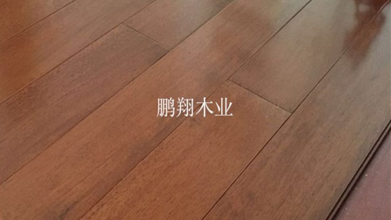 多层实木地板：多层结构，稳定性强